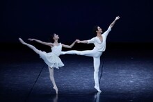 「ロミオとジュリエット」よりパ・ド・ドゥ。（Photo by Kiyonori Hasegawa）