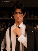 足立英昭扮する佐平堂ツルギ。