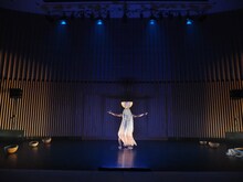 「マミ・ワタと大きな瓢箪」より。(撮影:平尾正志)