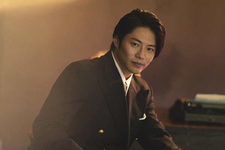 青柳尊哉のキャストビジュアル。