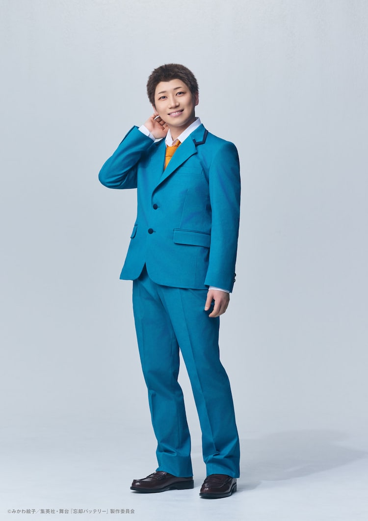 納谷健扮する山田太郎の制服姿。