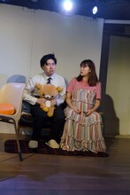 「仮面夫婦の鑑」過去公演より。（撮影：さとうゆうじ）