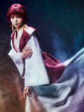 星名美怜扮するヨナ。