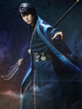 草地稜之扮するハク。