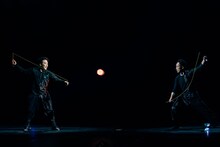 演目「Duo Diabolo」の様子。