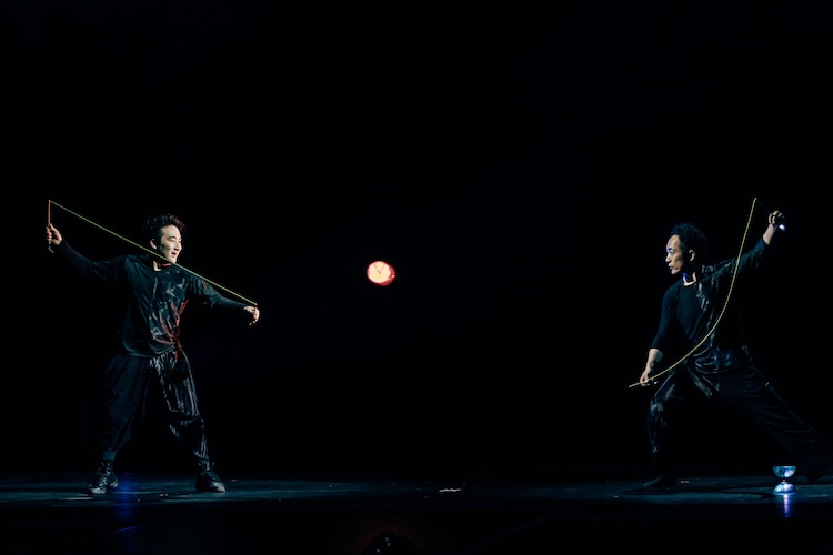 演目「Duo Diabolo」の様子。