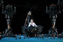 劇団四季 ミュージカル「オペラ座の怪人」より。(撮影:阿部章仁)