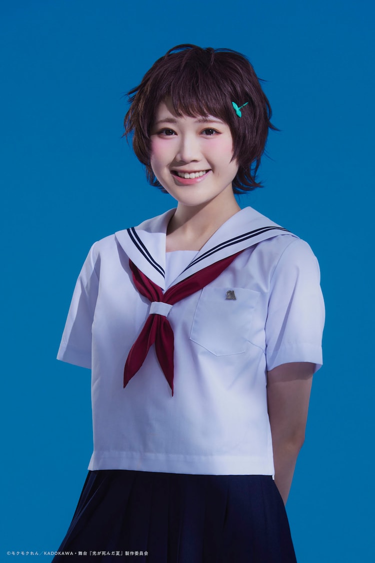 橘めい扮する山岸朝子。