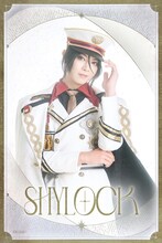 山田ジェームス武扮するシャイロック。