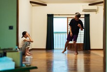 一人の俳優のための五人の演出家による上演 III「桑折現 / ダンス - 中継」稽古風景