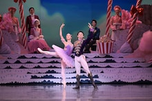 新国立劇場バレエ団「くるみ割り人形」過去公演より。（撮影：鹿摩隆司）