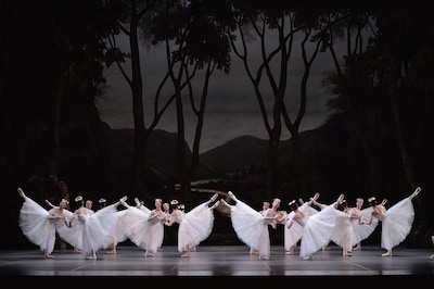 新国立劇場バレエ団「ラ・シルフィード / 精確さによる目眩くスリル」