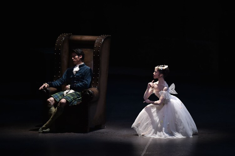 新国立劇場バレエ団「ラ・シルフィード」過去公演より。（撮影：瀬戸秀美）