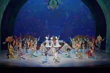新国立劇場バレエ団「竜宮 りゅうぐう ～亀の姫と季の庭～」過去公演より。（撮影：鹿摩隆司）