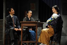 劇団民藝「泰山木の木の下で わたしたちの明日は」過去公演より。