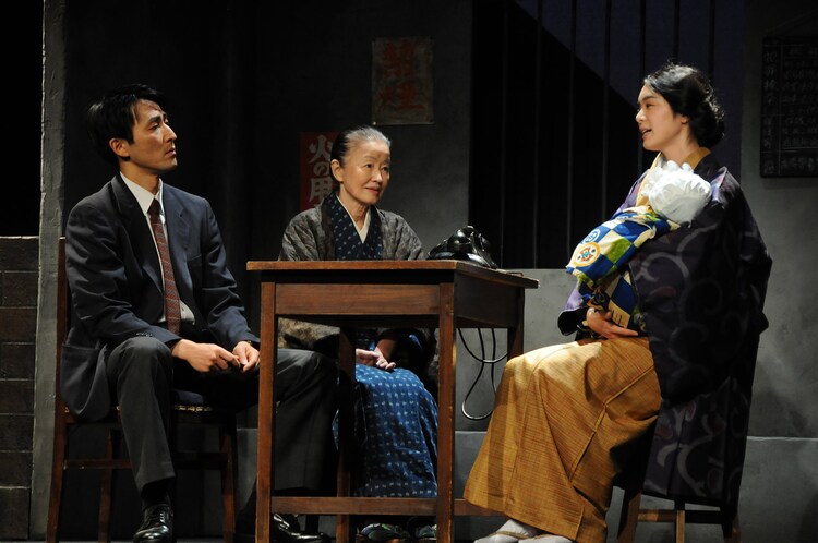 劇団民藝「泰山木の木の下で わたしたちの明日は」過去公演より。