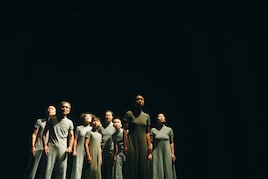 日本ろう者劇団×デフ・パペットシアター・ひとみ×カンパニーデラシネラ 共同創作「100年の眠り」