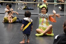 「赤ちゃんと踊ろう」より。