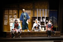 「ミュージカル『刀剣乱舞』和泉守兼定 堀川国広 山姥切国広 参騎出陣 ~八百八町膝栗毛~」より。