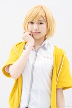 華山七彩扮する橘香織。