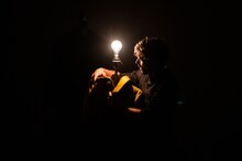 マシーン・ドゥ・シルク「ゴースト・ライト」より。(c)Emmanuel Burriel