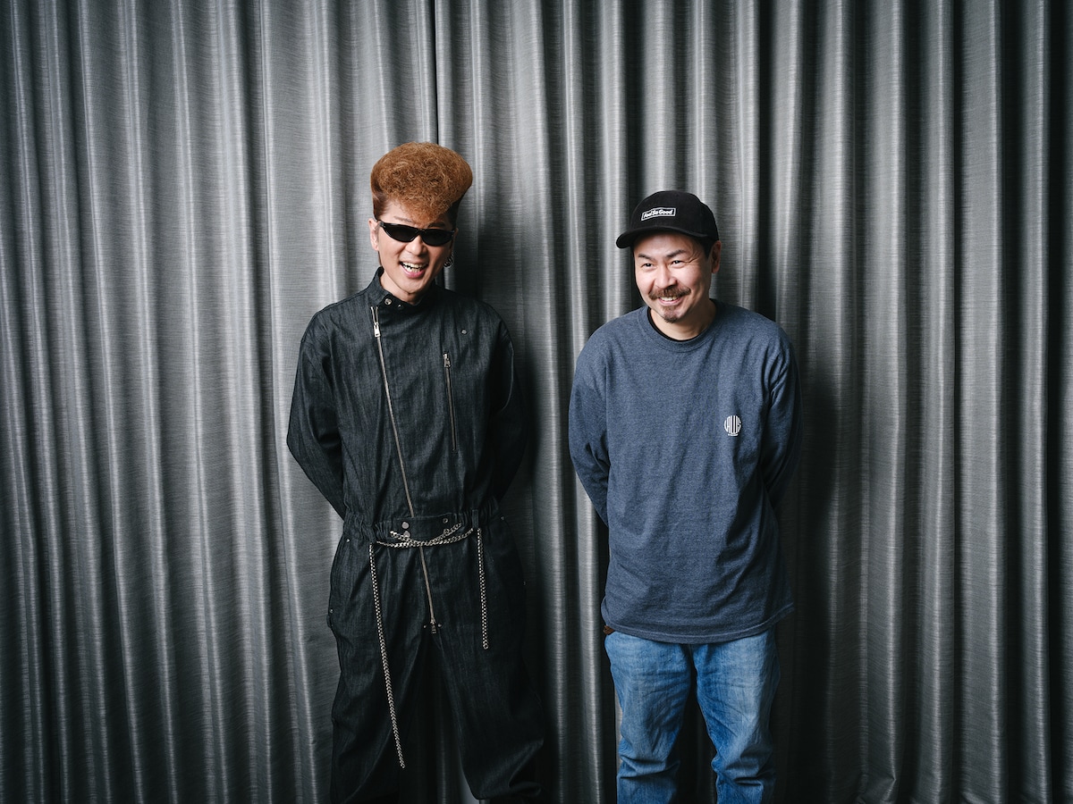 左から綾小路 翔(氣志團)、KOUICHI(Dr, Cho / 10-FEET)。