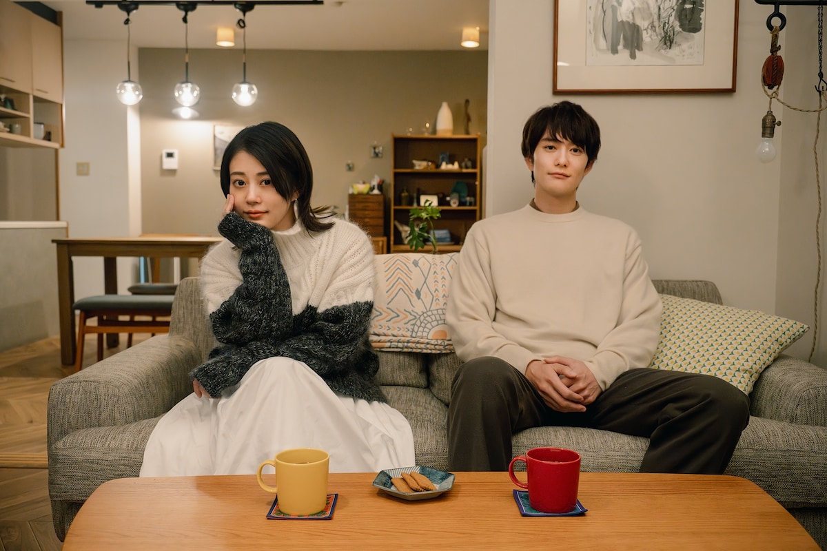 左から高畑充希扮する一子、岡田将生扮する二也。