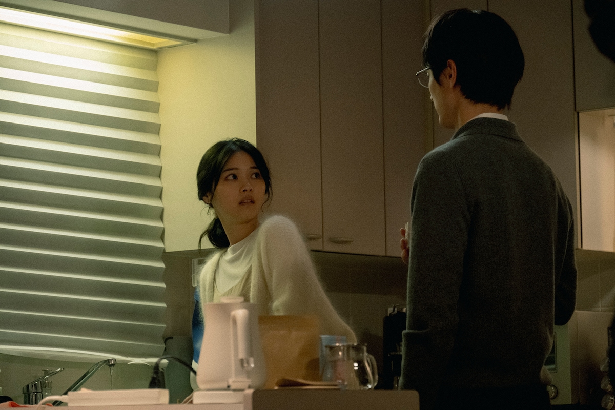 西野七瀬扮する美月が、高良健吾扮する志朗と会話するシーン。