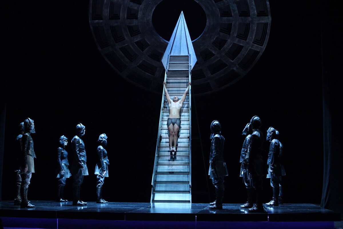 「カリギュラ」より。