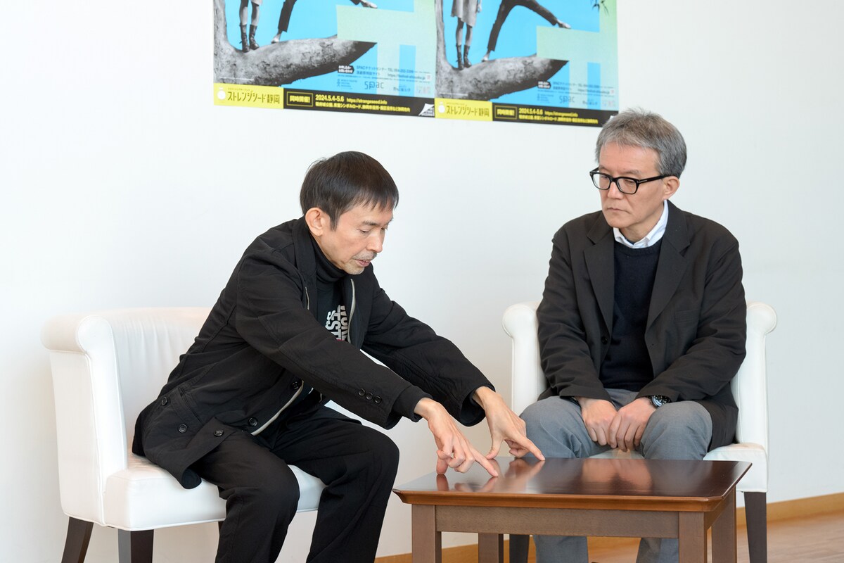 左から宮城聰、中島諒人。