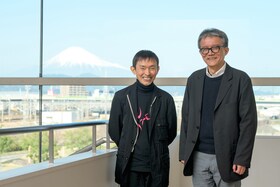 「ふじのくに⇄せかい演劇祭2024」宮城聰と中島諒人が語る、“これまでのつながり”から生まれたSPAC×鳥の劇場「友達」そしてSPAC新作「白狐伝」