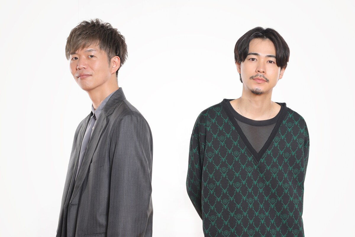 左から杉原邦生、成田凌。