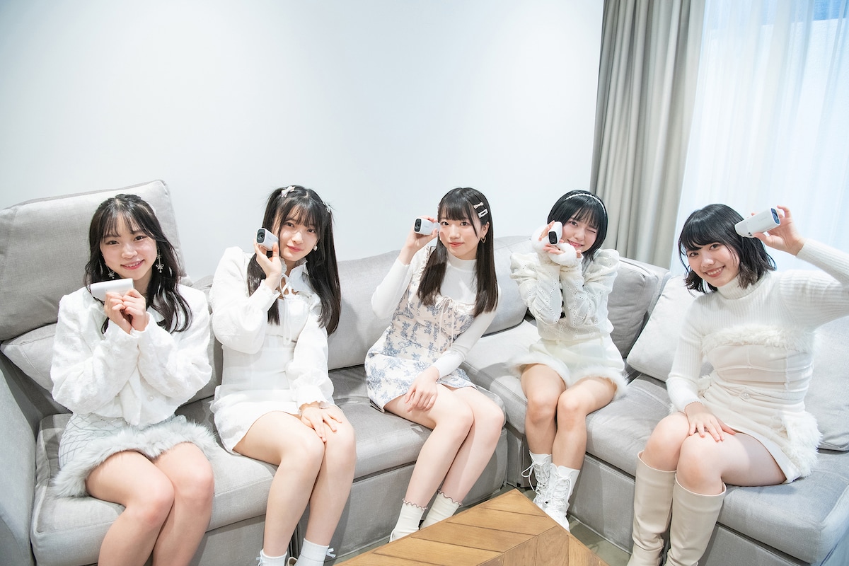 左から尾林結花、蛭田愛梨、大和明桜、岡田彩夢、的場華鈴。