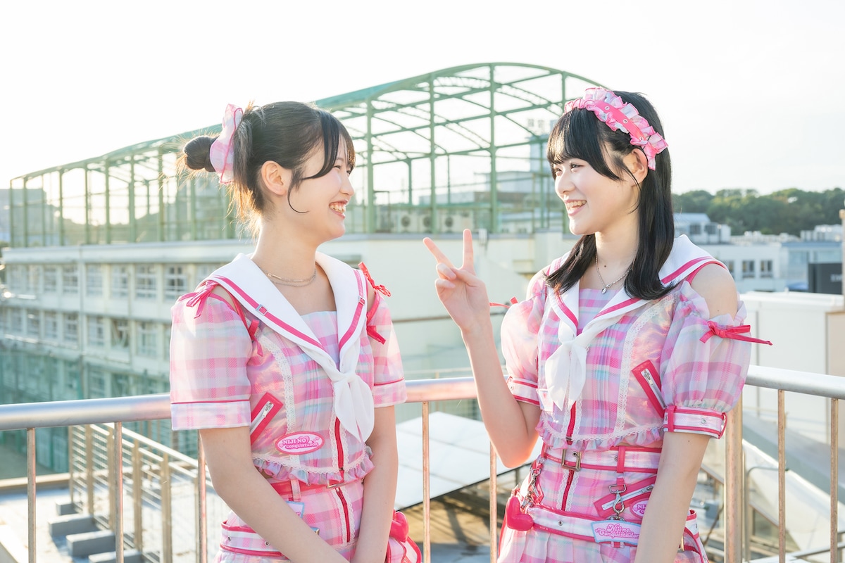 左から八木遥叶、伊藤舞依。