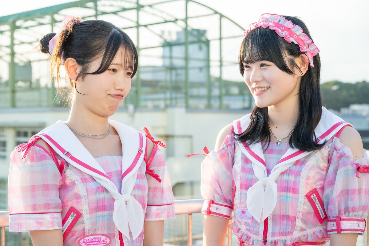 左から八木遥叶、伊藤舞依。