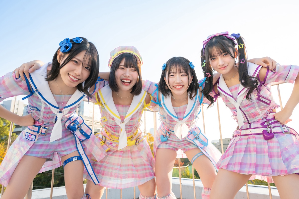 左から隈本茉莉奈、的場華鈴、大和明桜、蛭田愛梨。