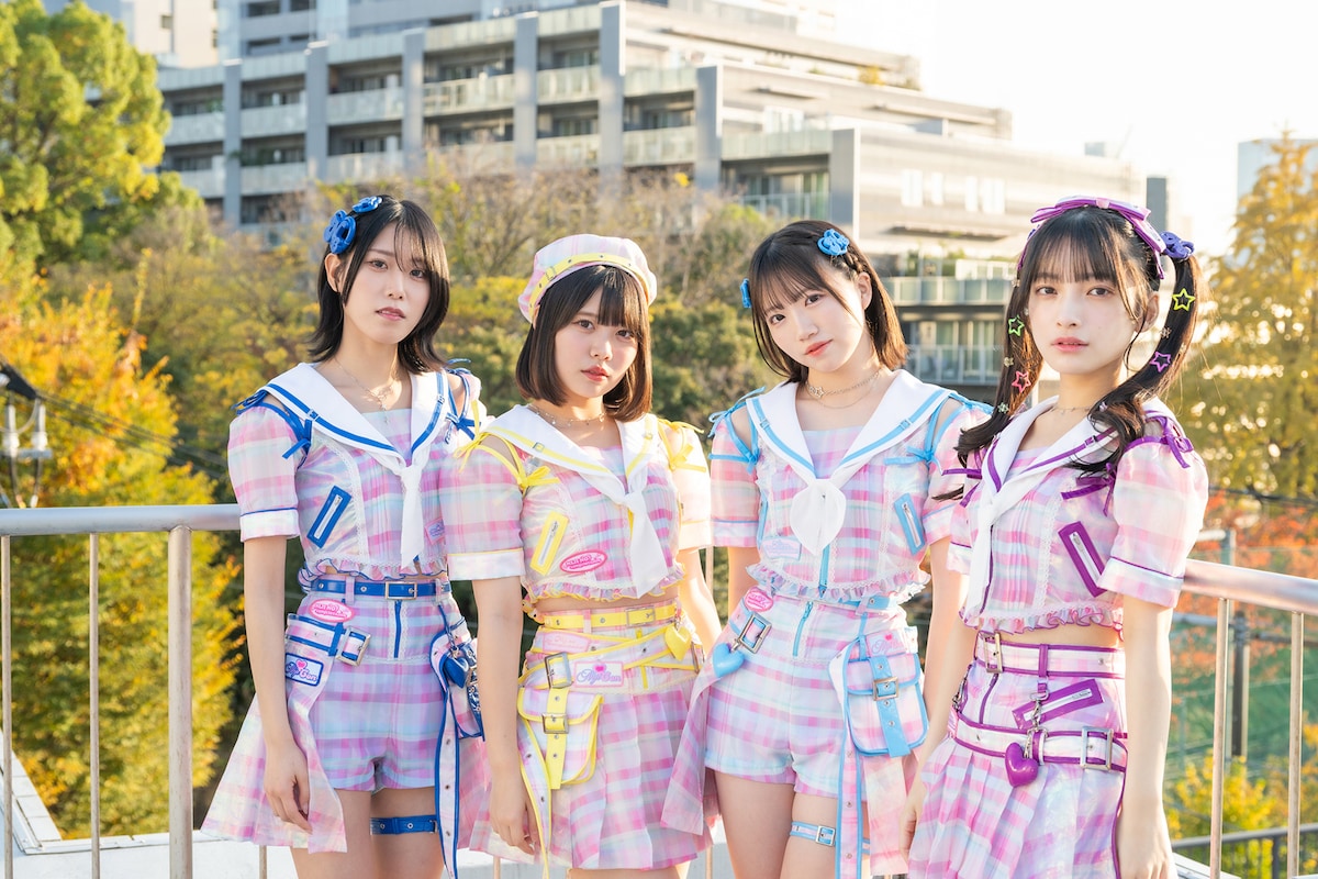 左から隈本茉莉奈、的場華鈴、大和明桜、蛭田愛梨。