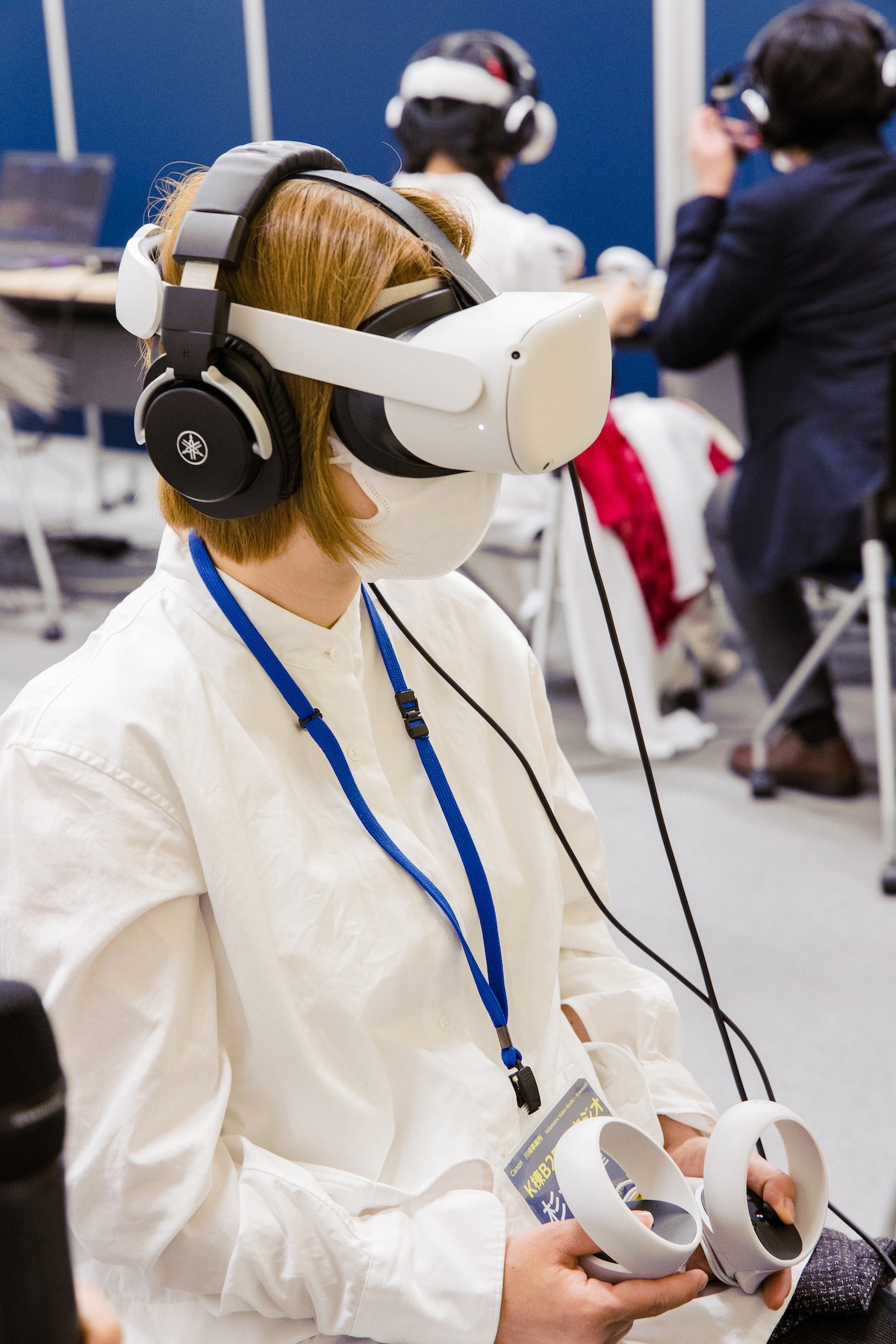 3Dイマーシブシアターを体験する杉本陽里子。