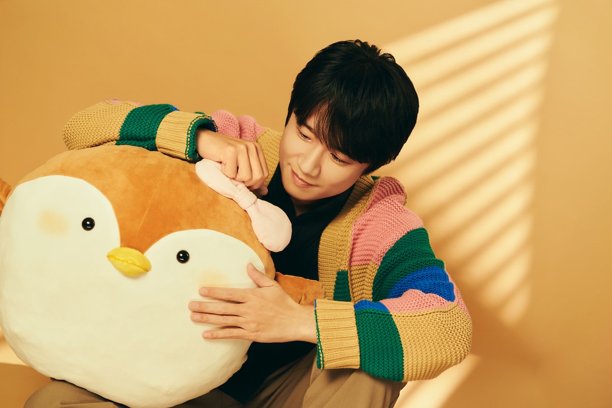 すず子を見つめる風間俊介