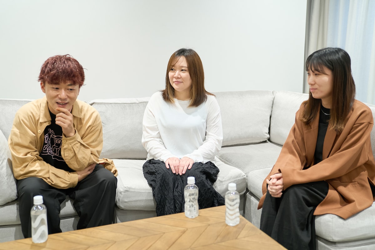 左から松居大悟、小嶋あずみ、岡田詩野。