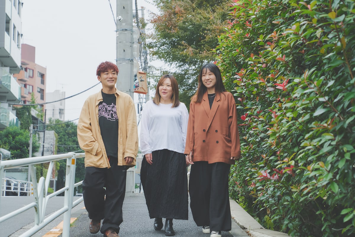 左から松居大悟、小嶋あずみ、岡田詩野。