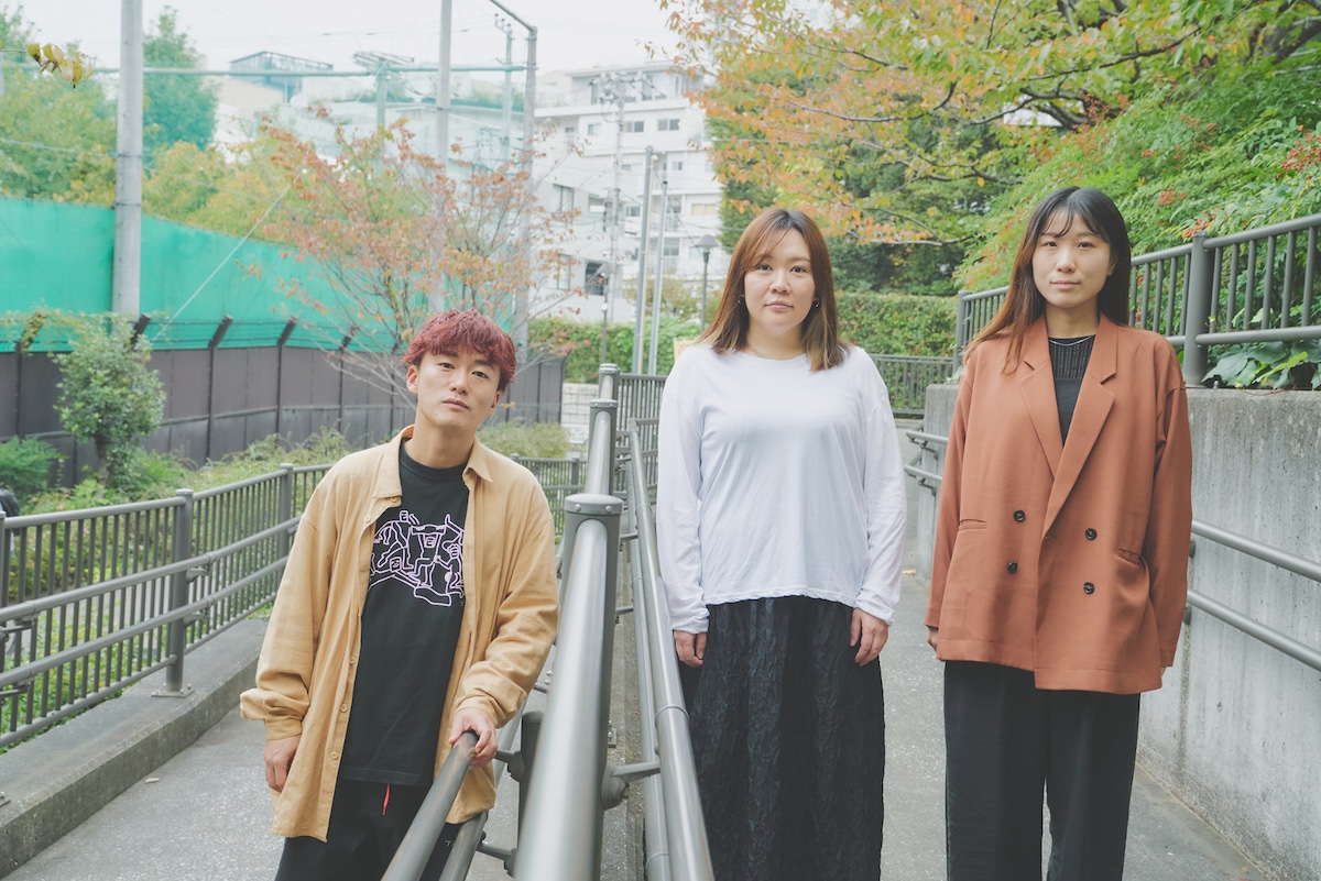 左から松居大悟、小嶋あずみ、岡田詩野。