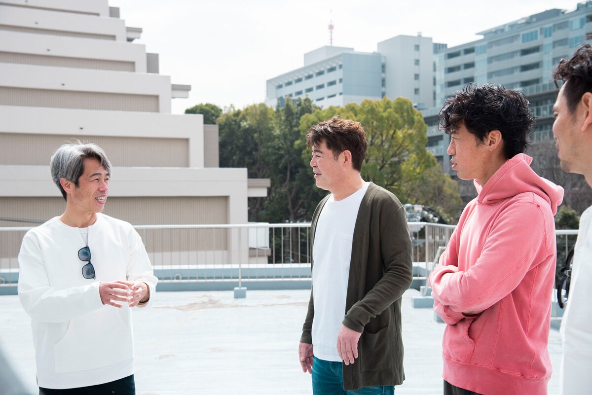 左から渡邊聡、佐藤正和、泉知束。