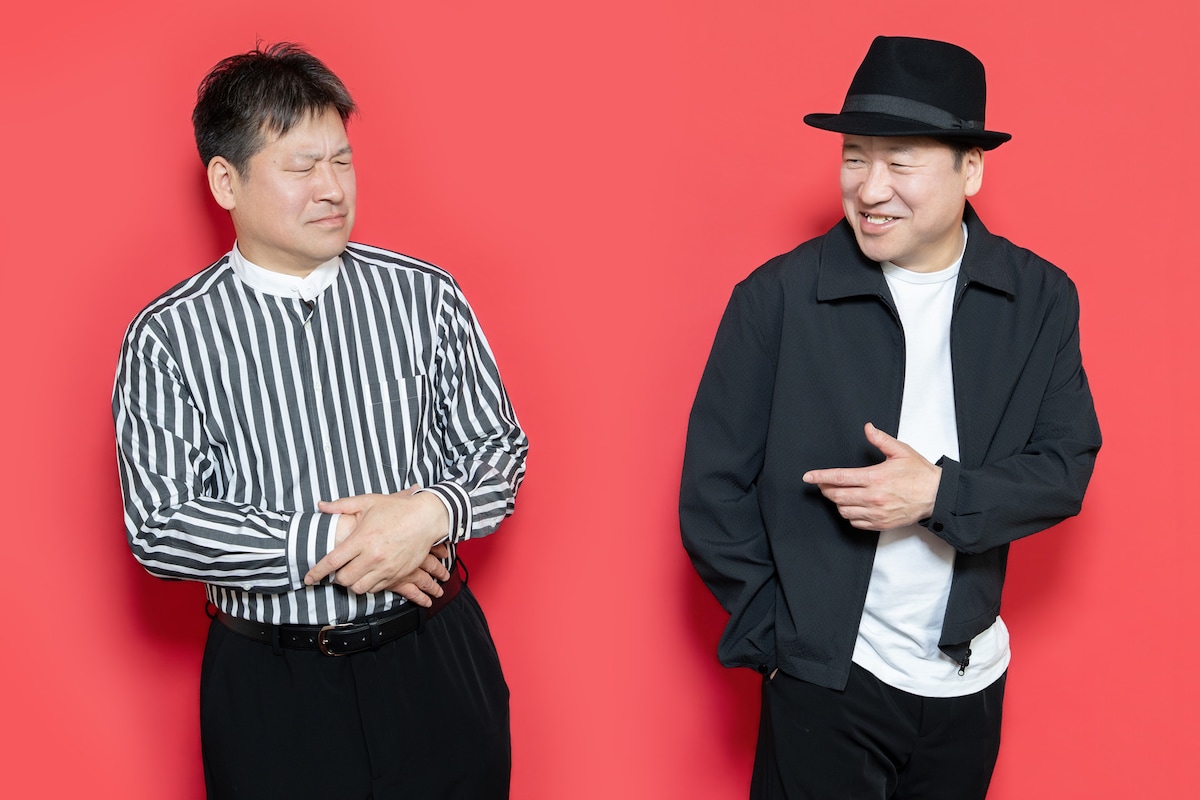 原作・脚本の佐藤二朗（左）と主演の佐藤二朗（右）。「おなかが出てきたんじゃない？」「あんたも同じだろ」と言い合いながらの撮影。