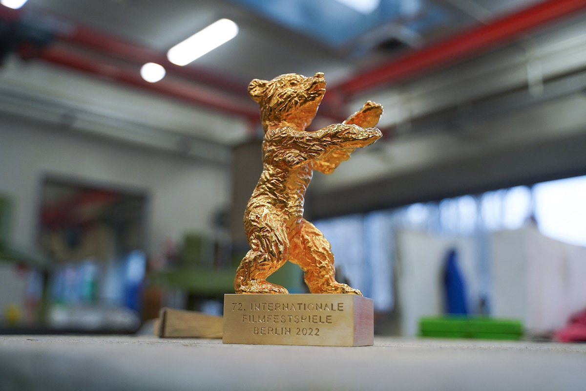 ベルリン国際映画祭金熊賞のトロフィー。（写真提供：Jörg Carstensen / dpa / picture-alliance / Newscom / ゼータイメージ）