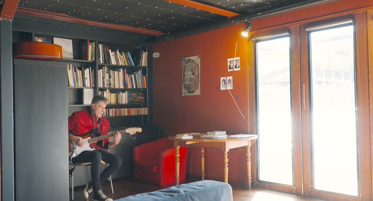 「アダマン号に乗って」場面写真