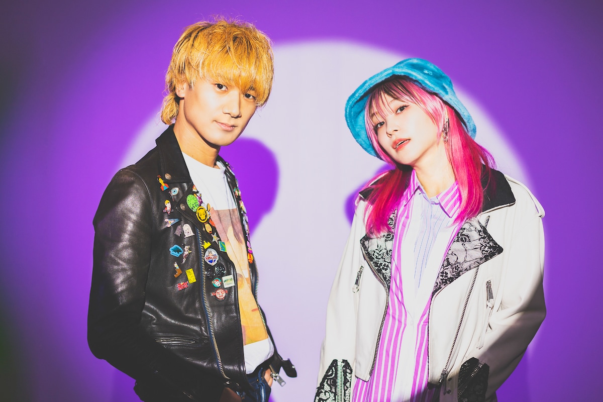 左から佐々木亮介（a flood of circle）、LiSA。