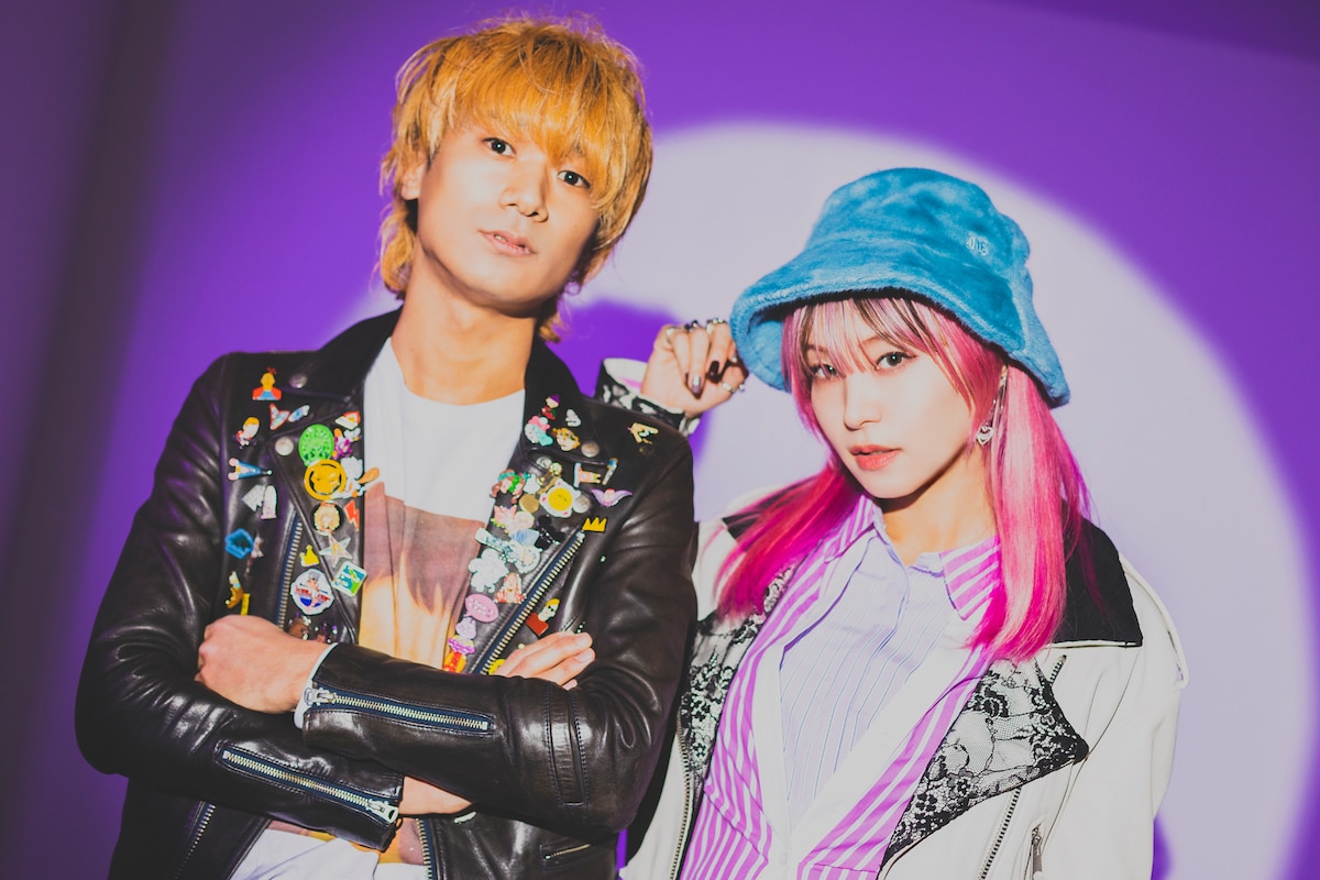 左から佐々木亮介（a flood of circle）、LiSA。