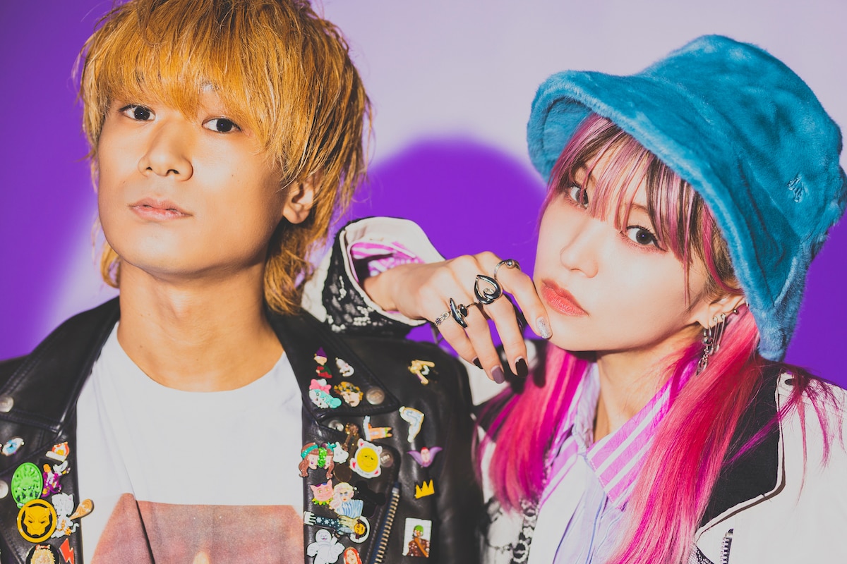 左から佐々木亮介（a flood of circle）、LiSA。