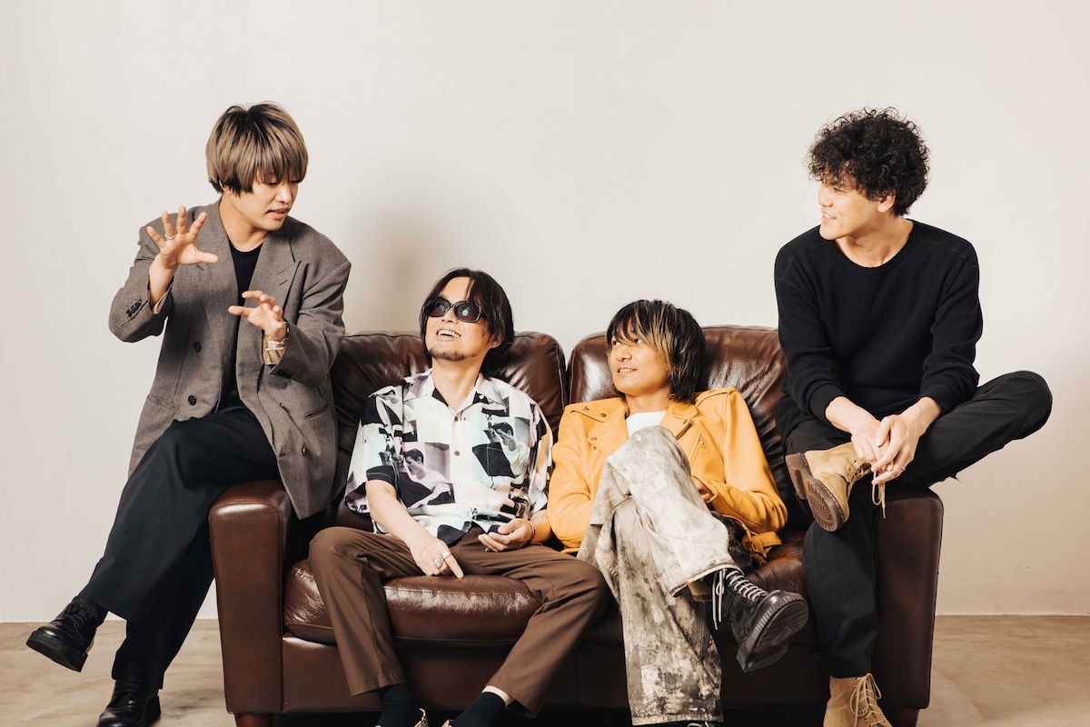 左から飯田瑞規（cinema staff）、山中さわお（the pillows）、佐々木亮介（a flood of circle）、菅原卓郎（9mm Parabellum Bullet）。